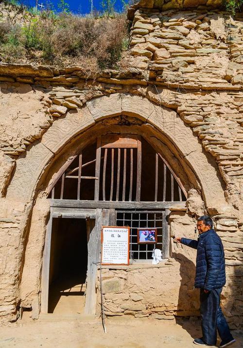 就恋这一道道沟沟,就恋这一道道坎坎,就恋这一声声嘶喊,一排排窑洞