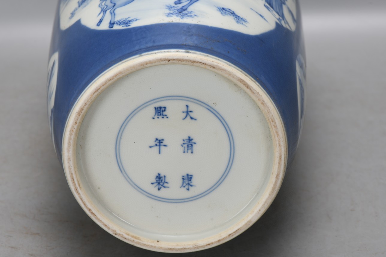 大清康熙雪花蓝开窗八仙过海棒槌瓶