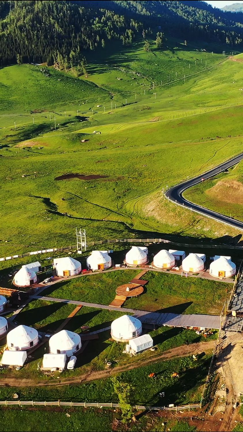 —喀纳斯景区附近的蒙古包