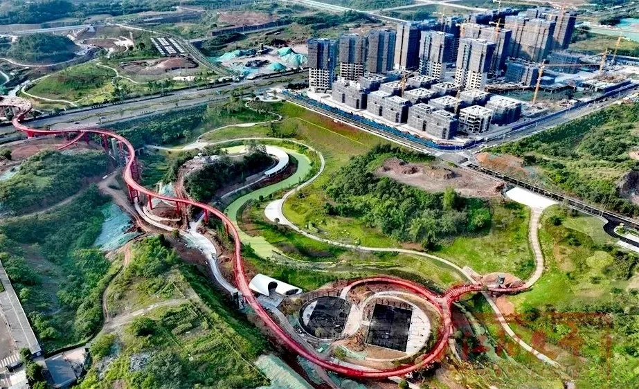 即将于年内投用的泸州城西柏木溪生态公园内,有一座全长800米的"s"形