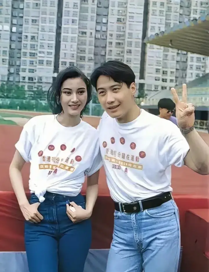 90年代,一张照片定格住了李嘉欣与黎明风华正茂时的模样