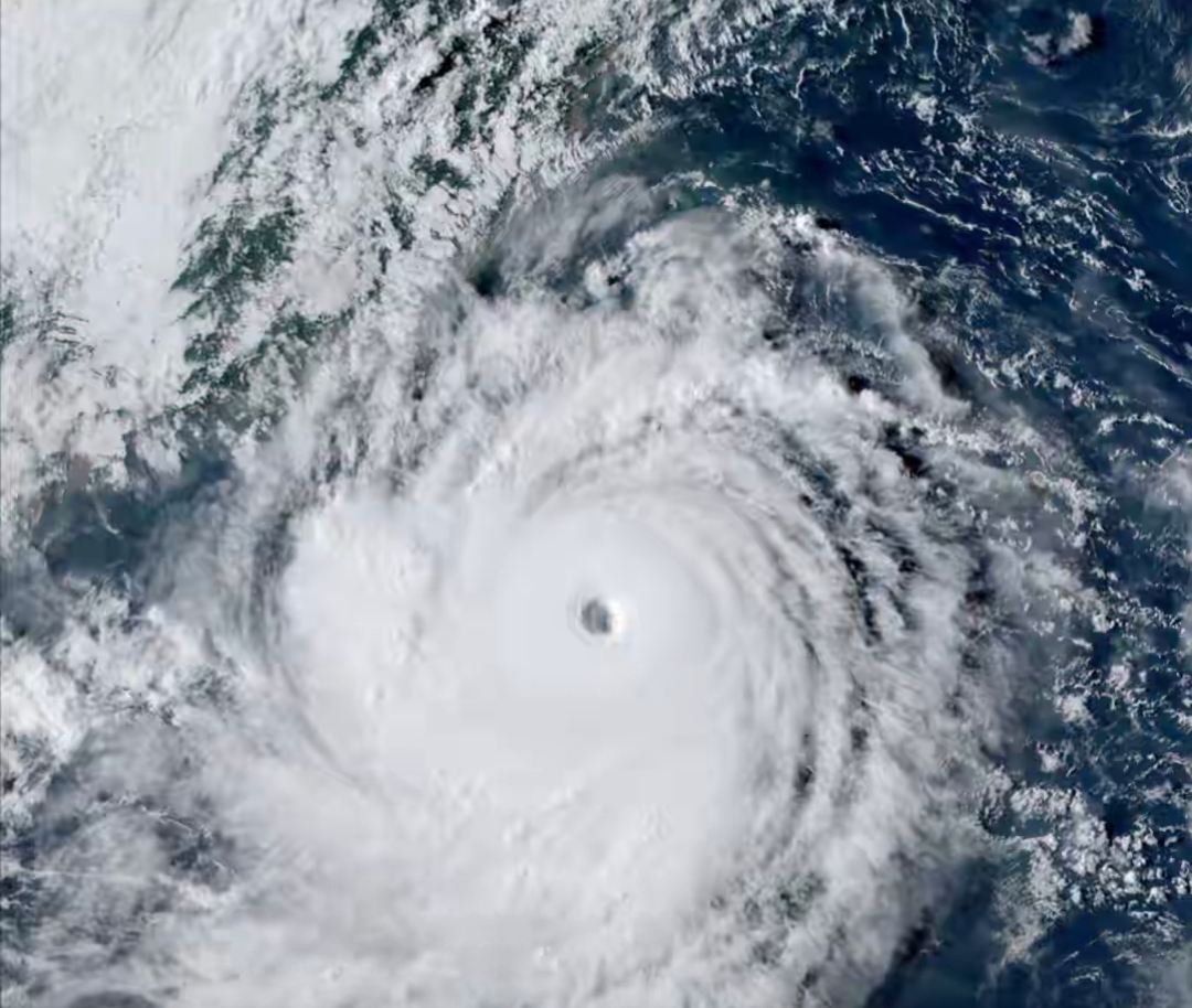 超强台风"桦加沙"将登陆广东 国际空间站拍下壮观风眼