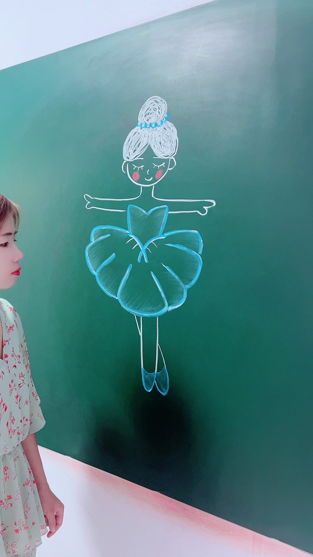 芭蕾舞女孩简笔画