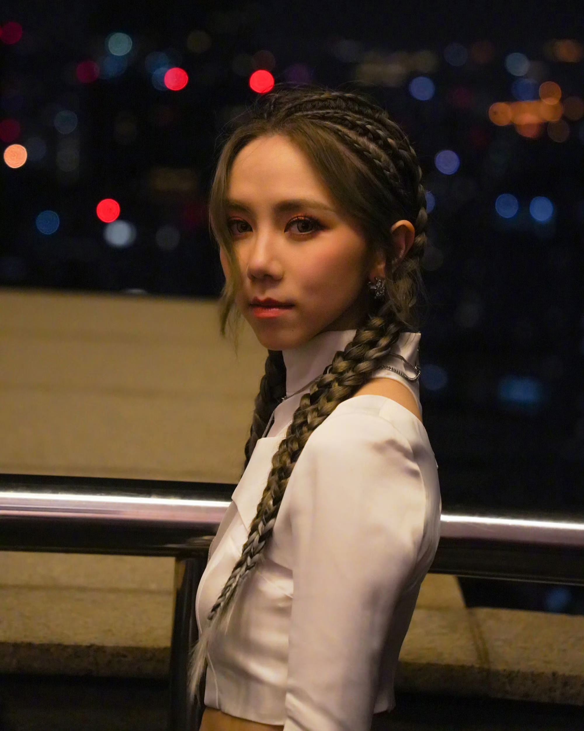 歌手邓紫棋写的小说《启示路》已经开始售卖,属于科幻小说,有20万字