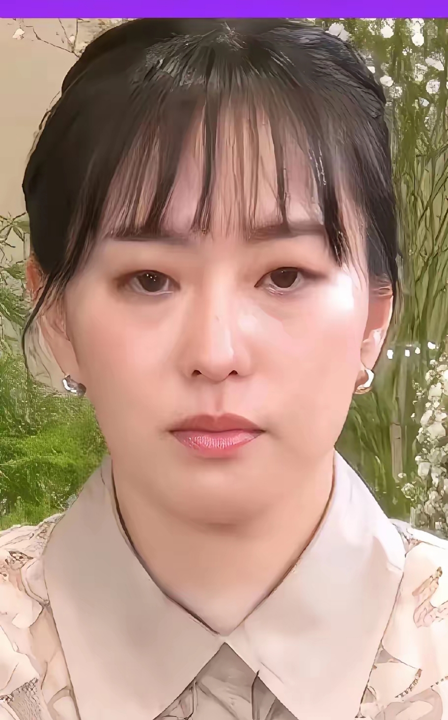 本来前面有说有笑的,而听到马龙这个名字后,石川佳纯的神情变得敏感起