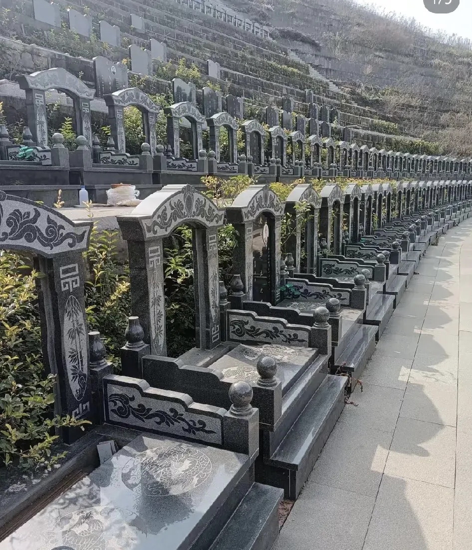 八宝山公墓3万多个墓位到期,家属连续费的人都找不到