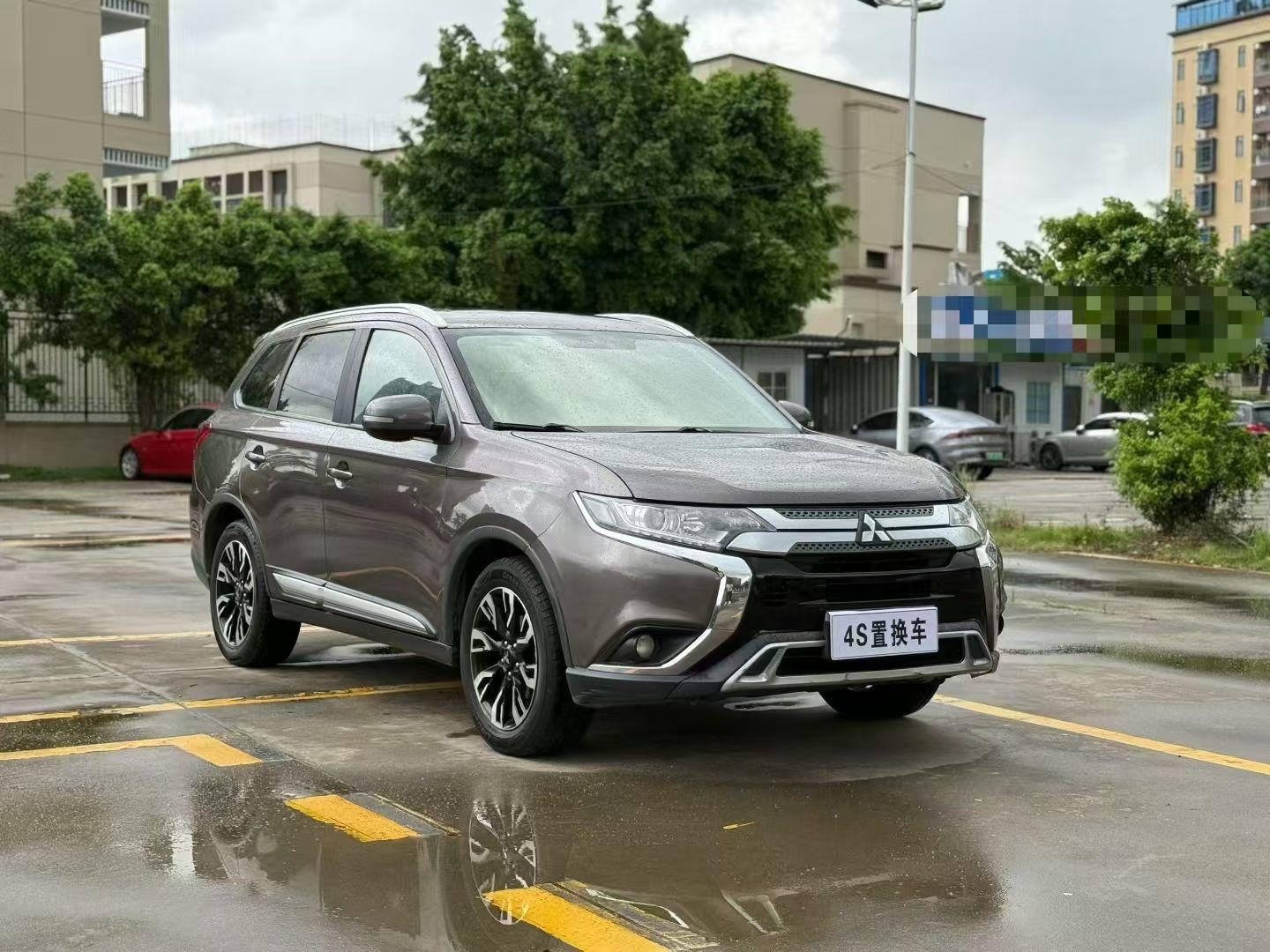 这台2020年的三菱欧蓝德2.0l自动挡或许正合适!