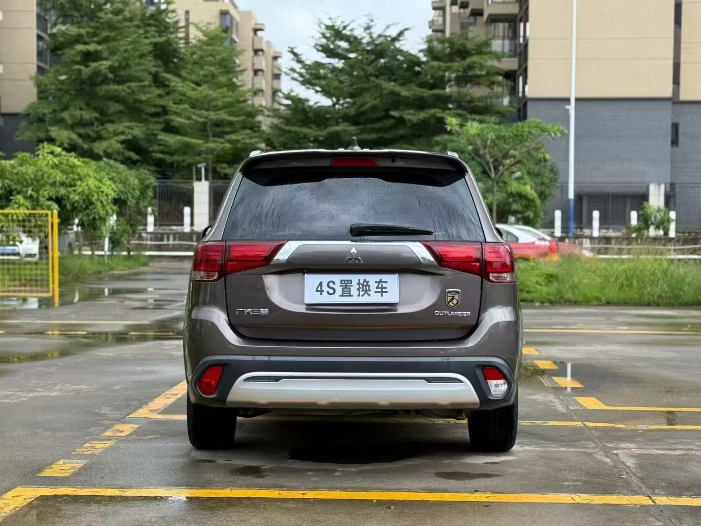 这台2020年的三菱欧蓝德2.0l自动挡或许正合适!