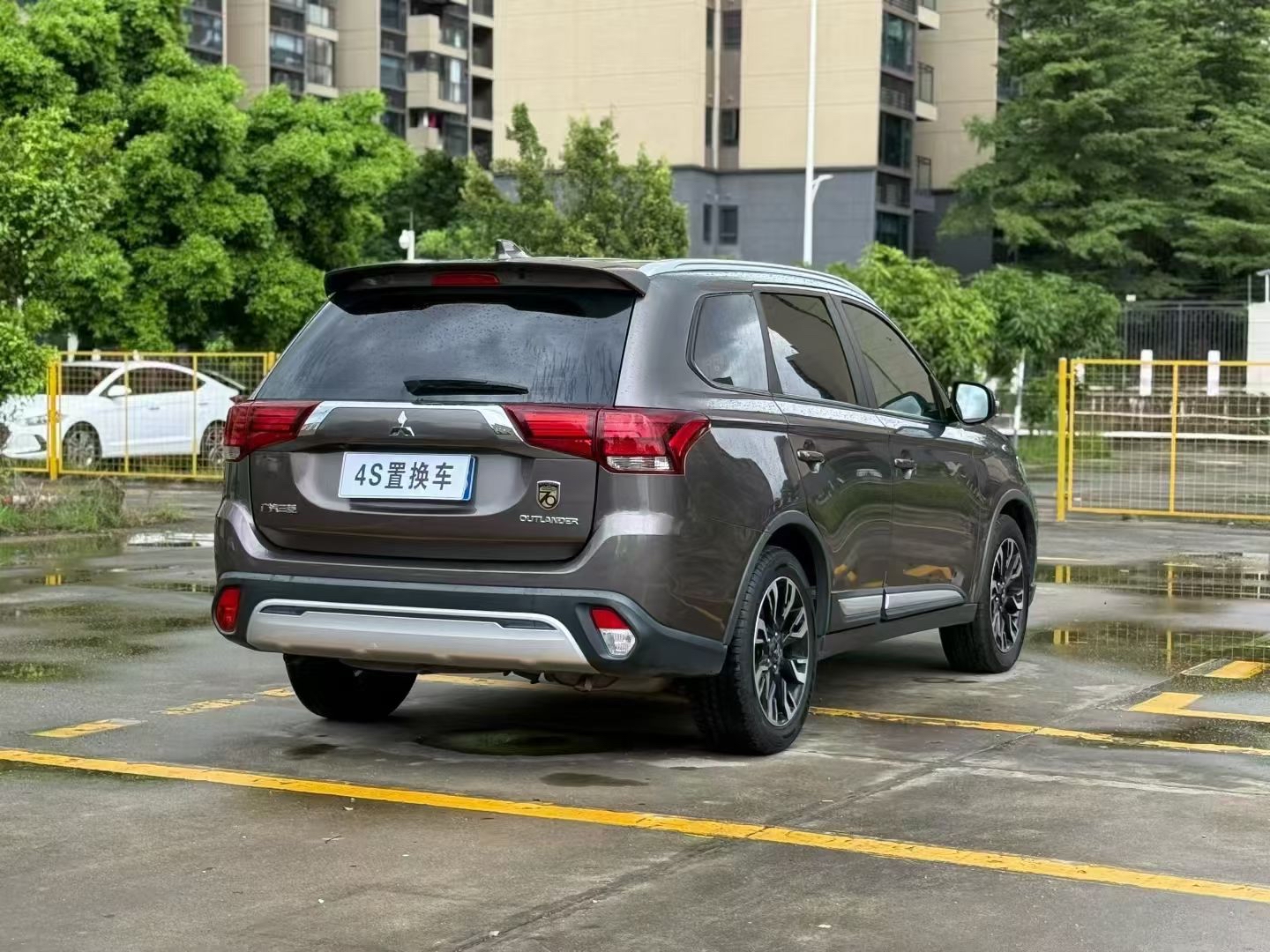 这台2020年的三菱欧蓝德2.0l自动挡或许正合适!