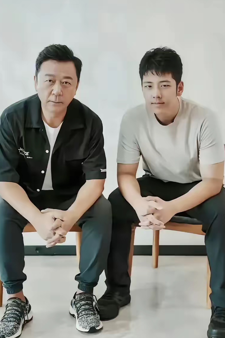 胡军比郭涛帅好几个档次,石头却比康康要英俊好多