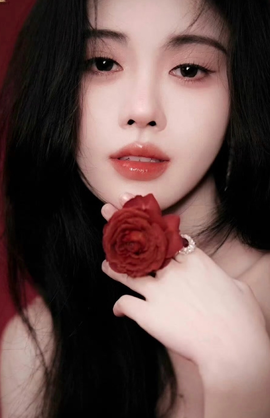 鞠婧祎真的好爱这种楚楚可怜的眼妆,整个人看起来我见犹怜