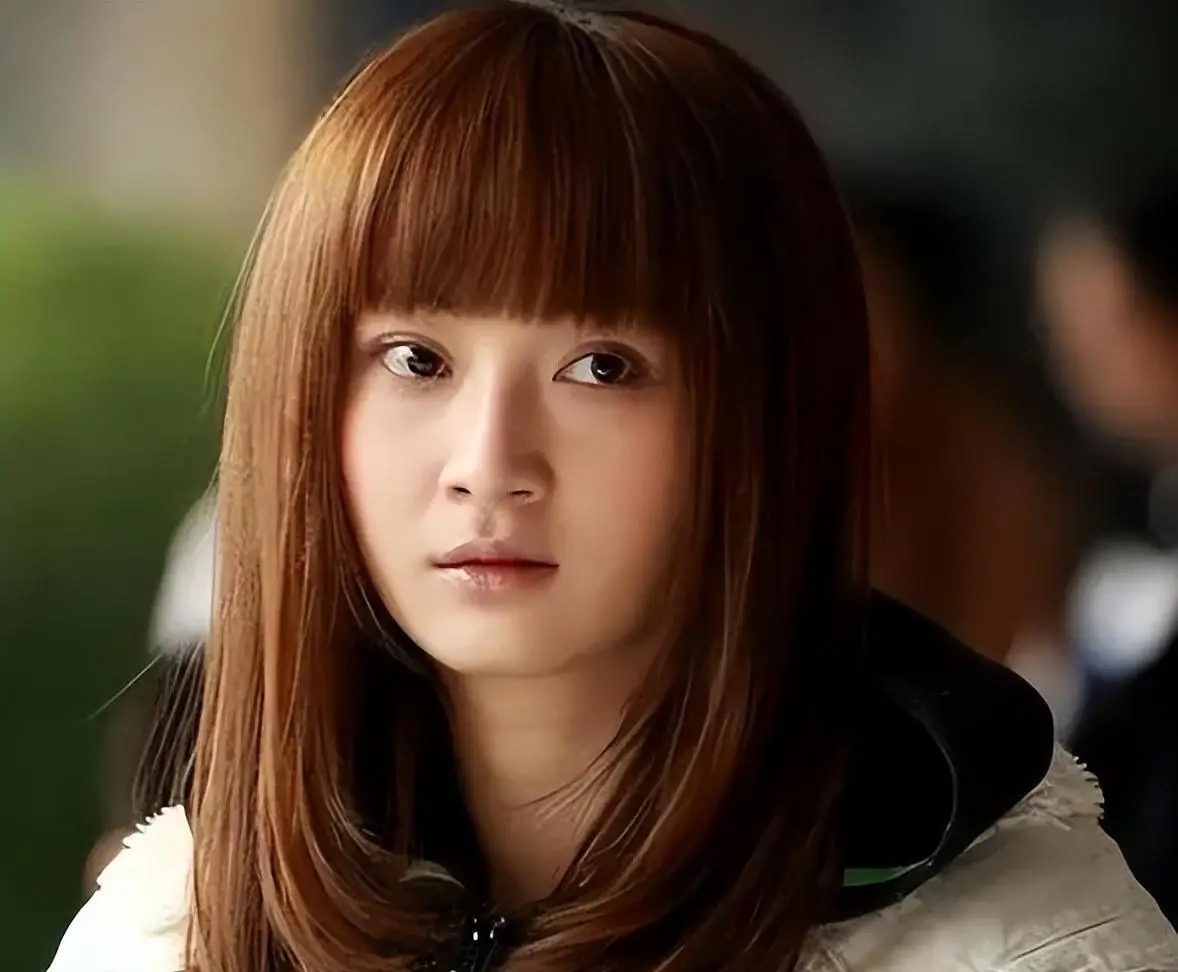 姚笛就是太恋爱脑了,当年《裸婚时代》让她成为了全国的宅男女神,人气