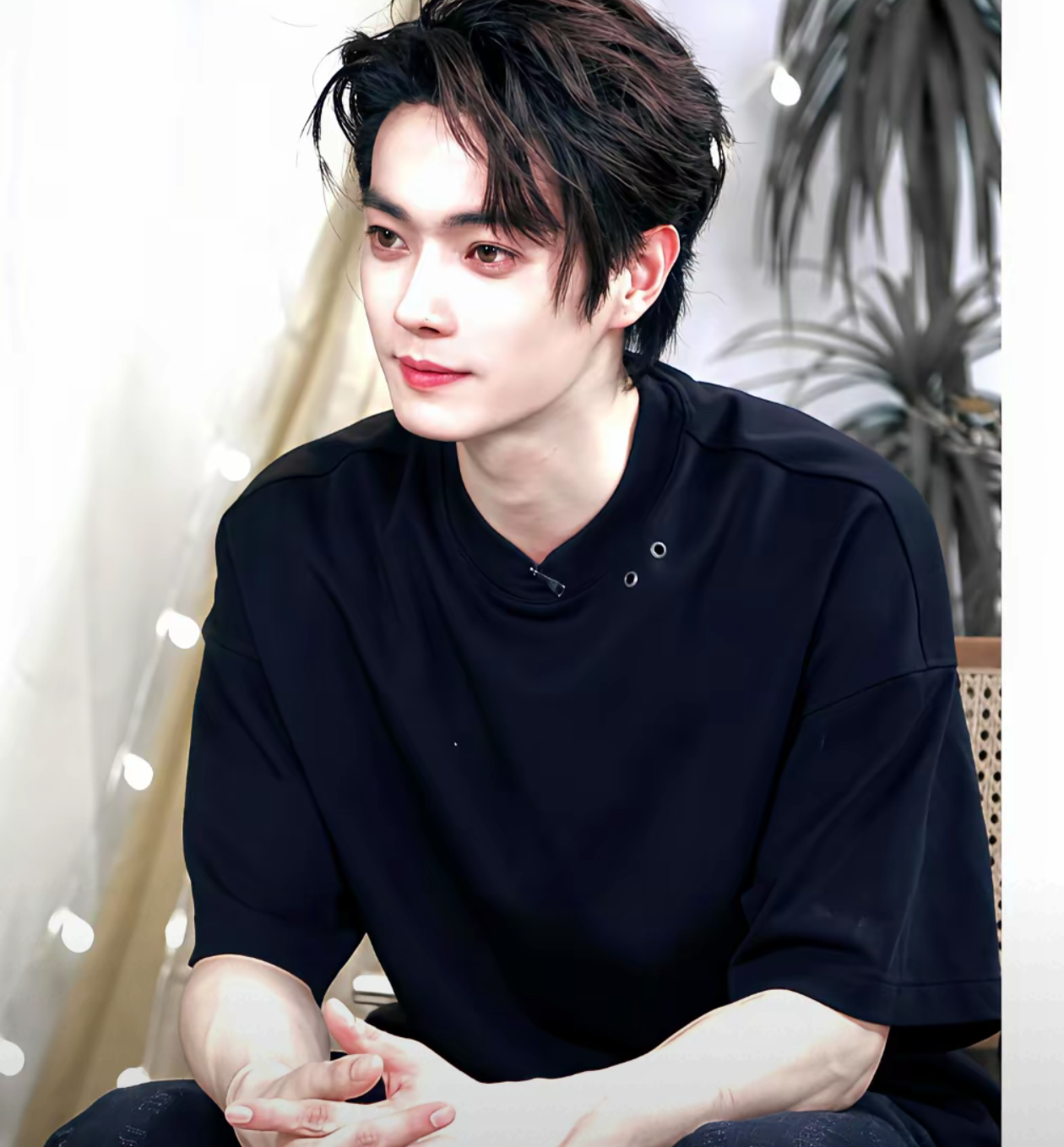 跟虞书欣搭,虞书欣被说夹. 跟杨幂搭,杨幂被说老