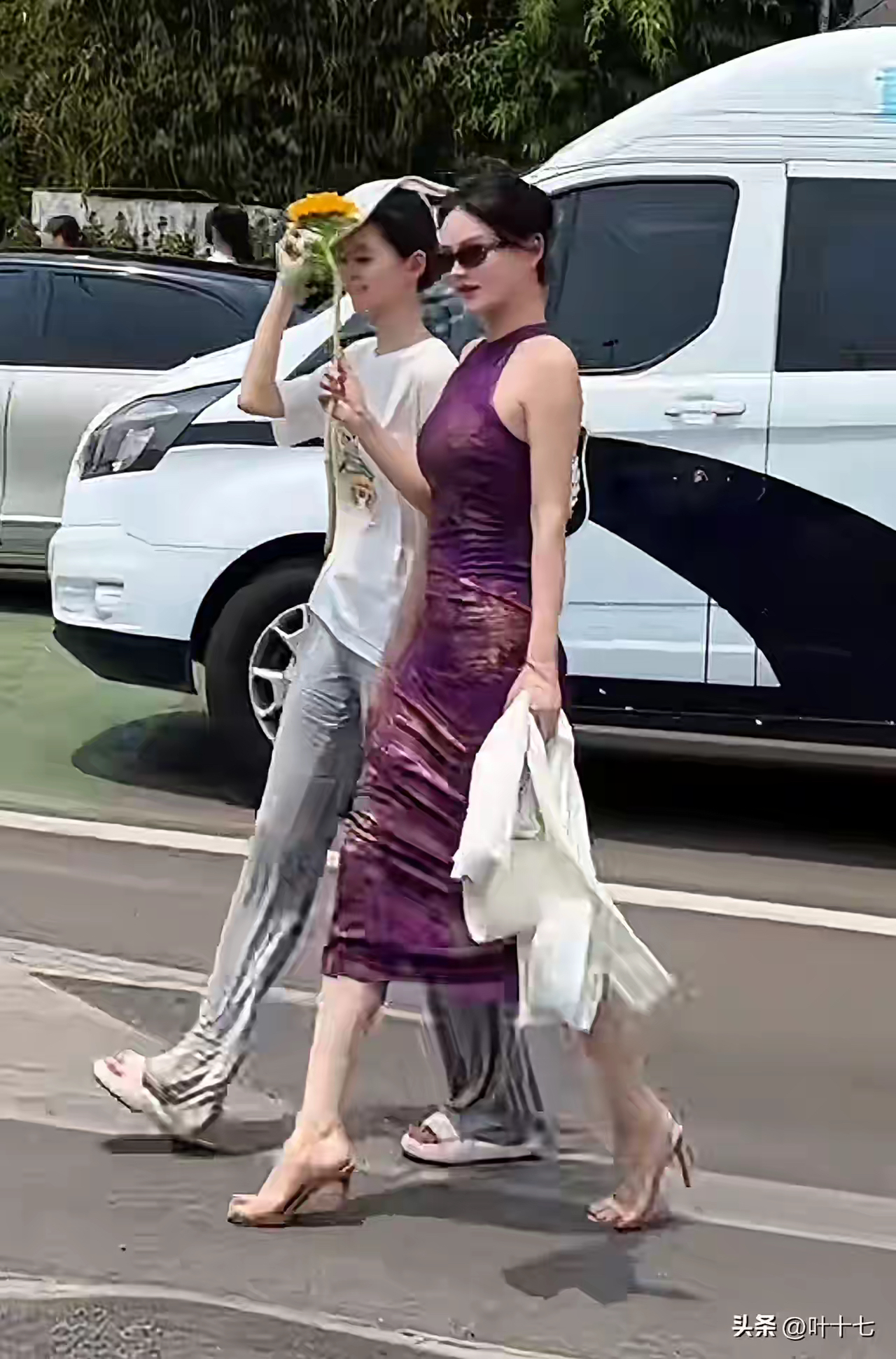 陪考妈妈有很多最年轻身材最好最漂亮的陪考妈妈却是她