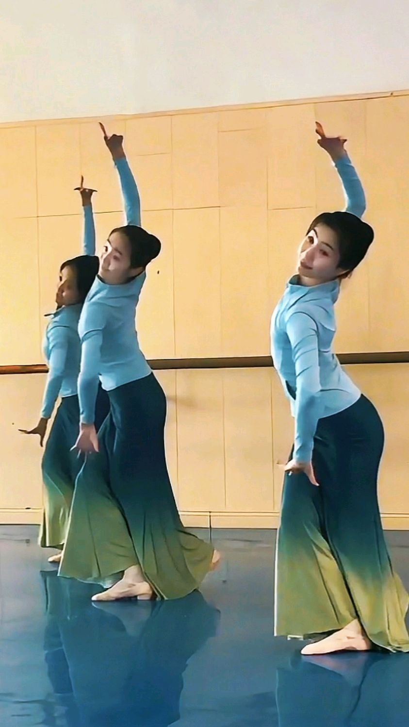 小王老师傣族舞蹈教学成果展示