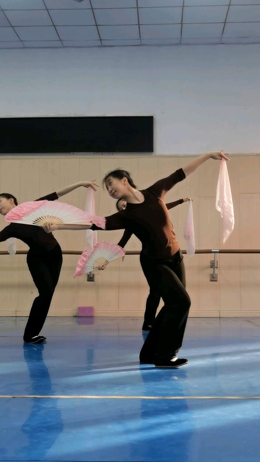 北音舞小王老师胶州秧歌舞蹈教学课堂随拍