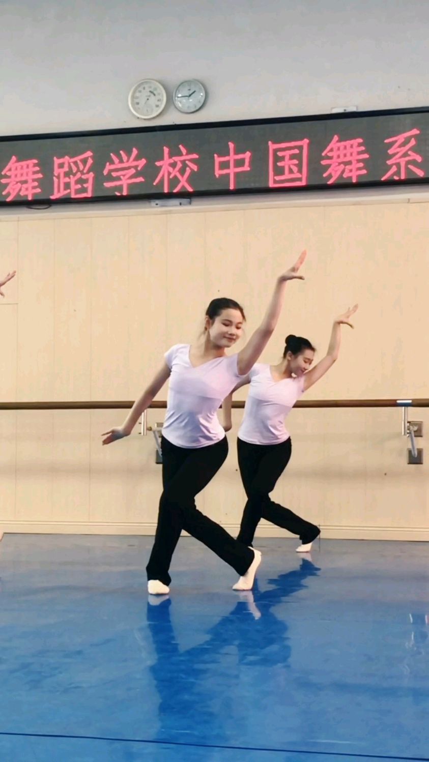 北音舞小王老师傣族舞蹈课堂教学随拍