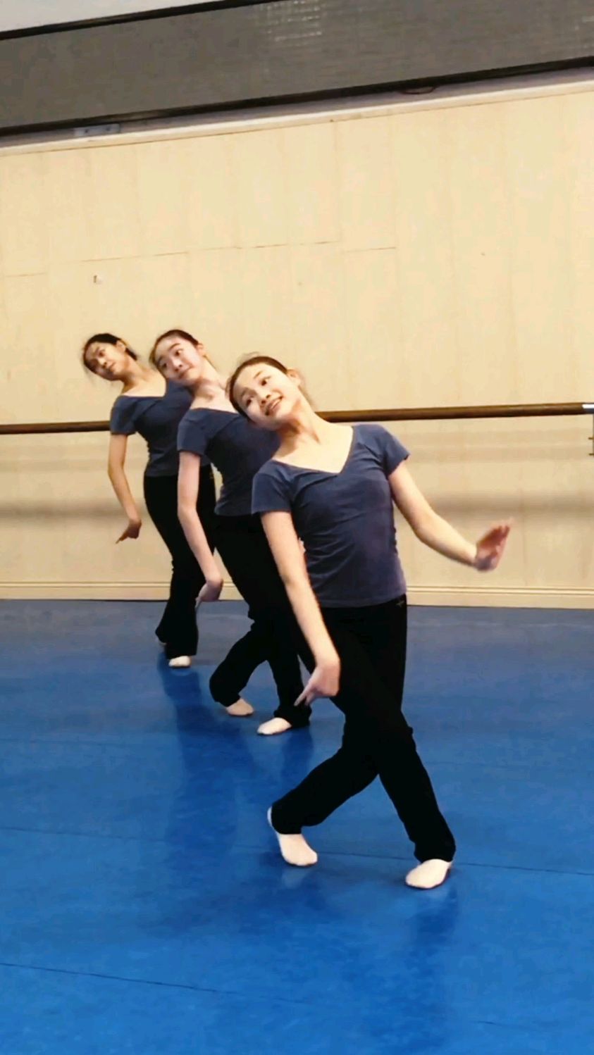 北音舞小王老师傣族舞蹈课堂随拍