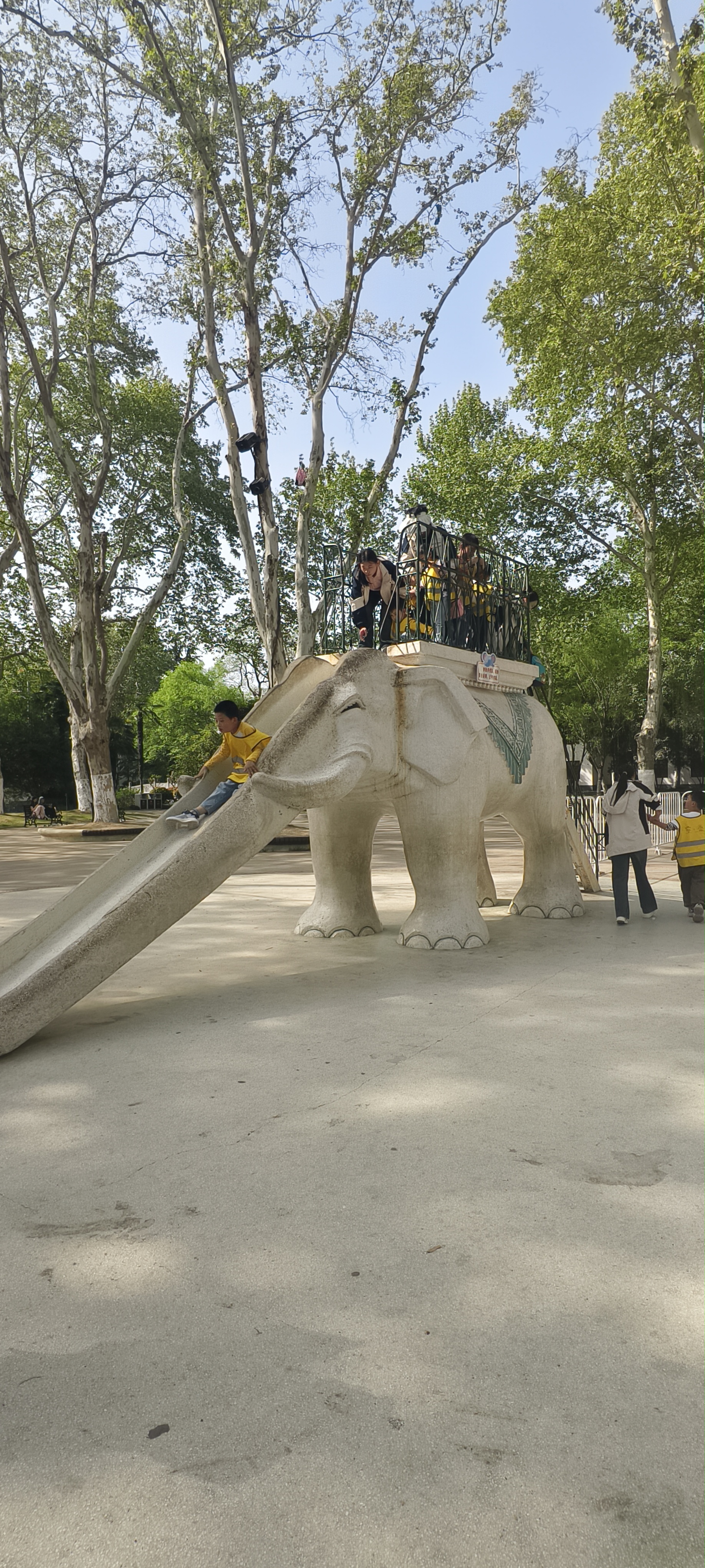 合肥逍遥津公园的大象滑梯是一代人童年的回忆,除了大象滑梯,不得不说