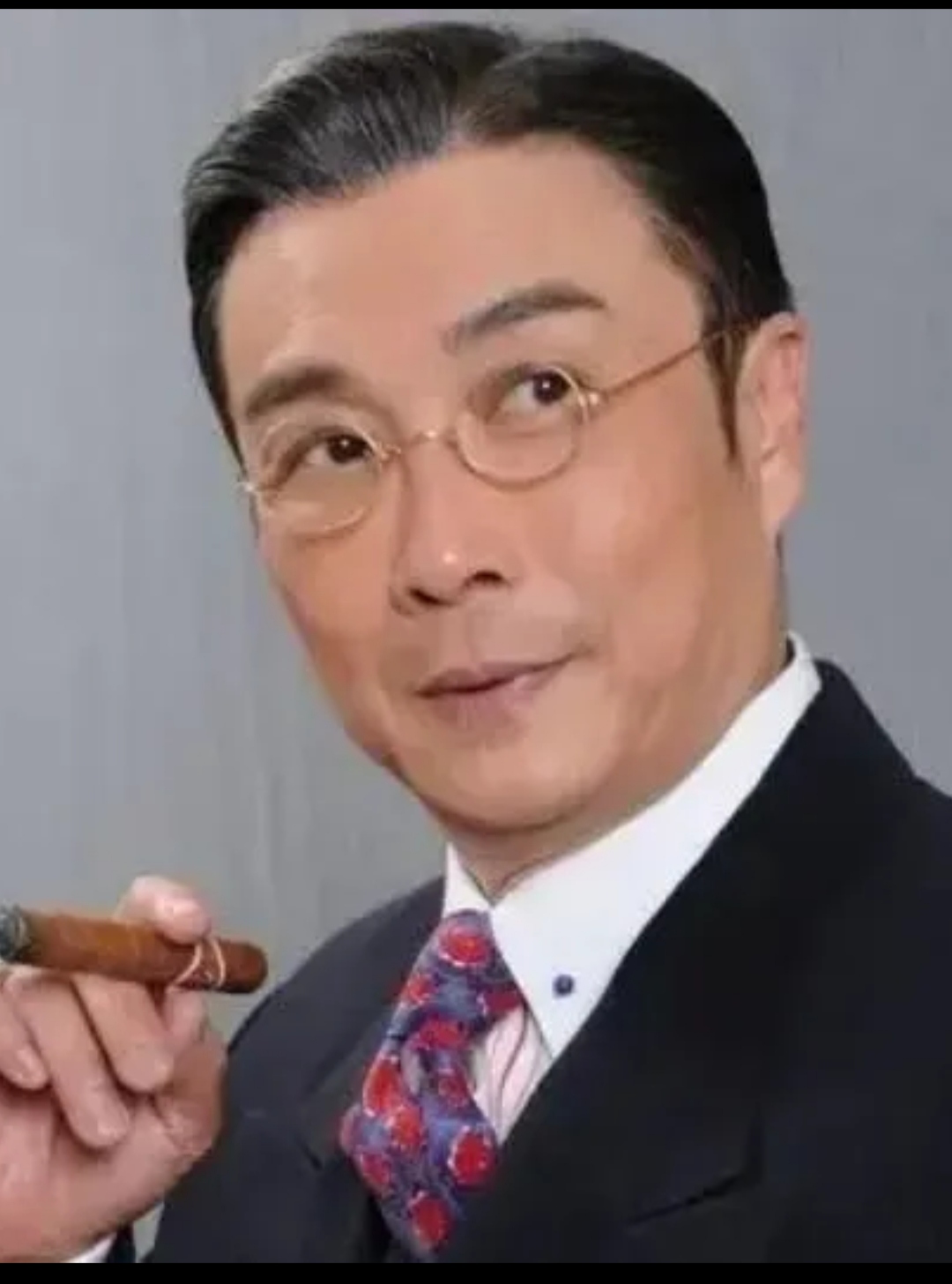 1992年那会儿刘松仁坐国际航班一眼就瞅上了23岁的苏嘉燕那姑娘长