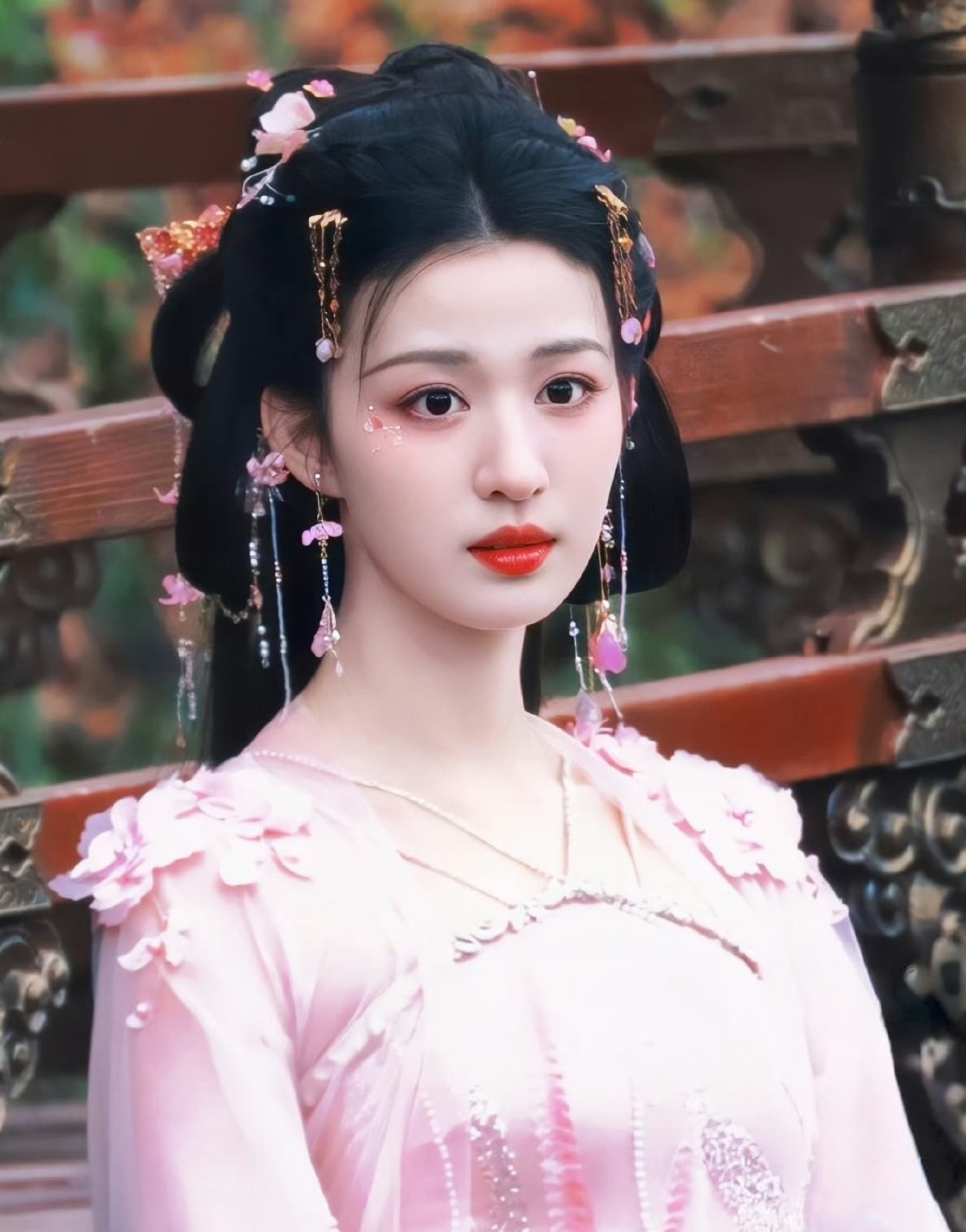 意外穿越到书中世界成为配角庾晚音