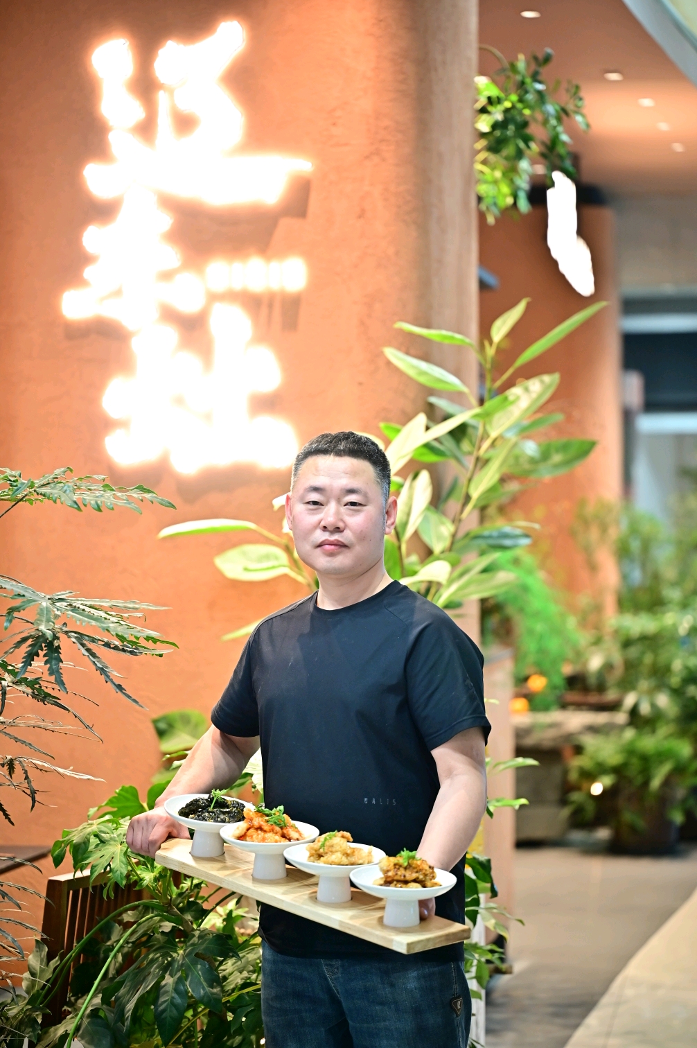 老板照片忆兰居味道厨房厨师长是谁通辽市餐饮协会会长太原龙城小院