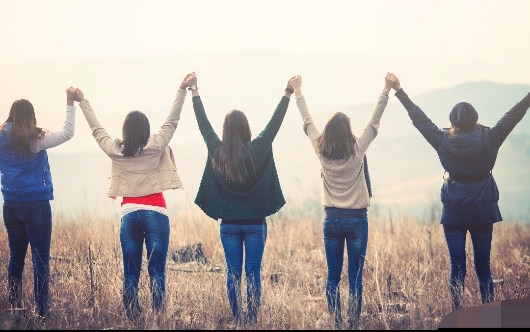 她老公夜里经常不回家,也不爱她,她去老公的工作单位闲逛,老公也不管