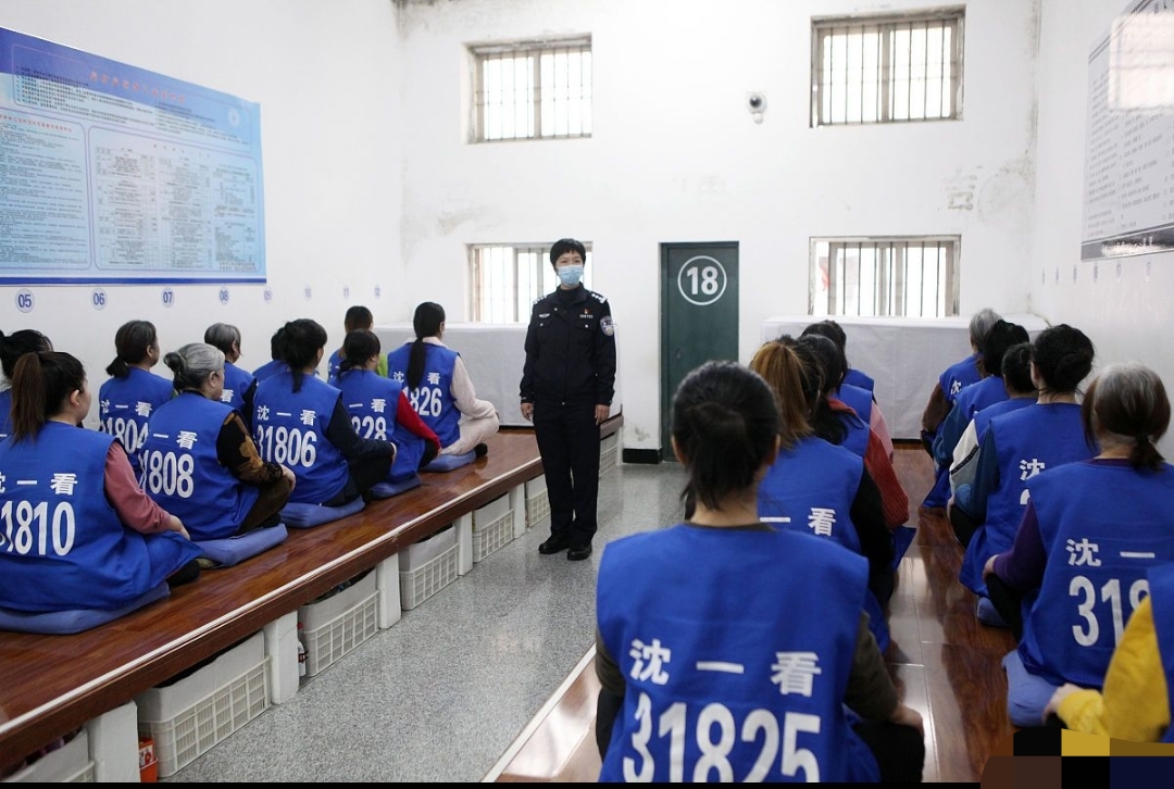 1998年的时候,有一群劳改人员在挖管沟