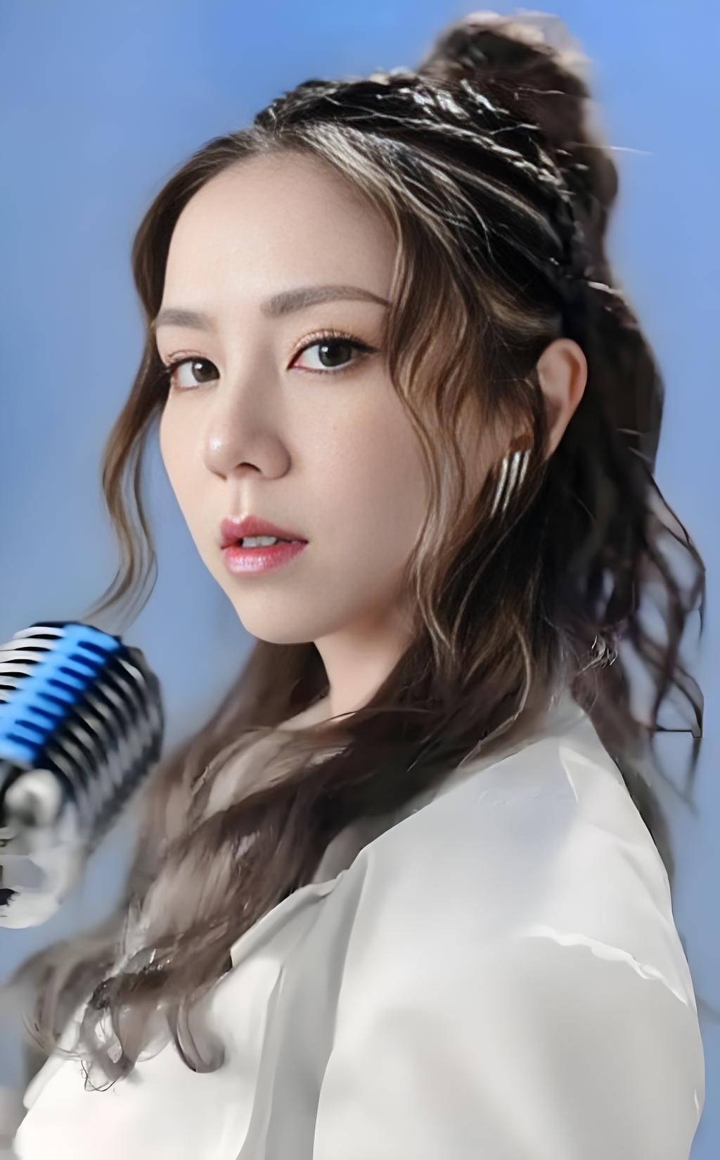 新生代华语天后的全能标杆**