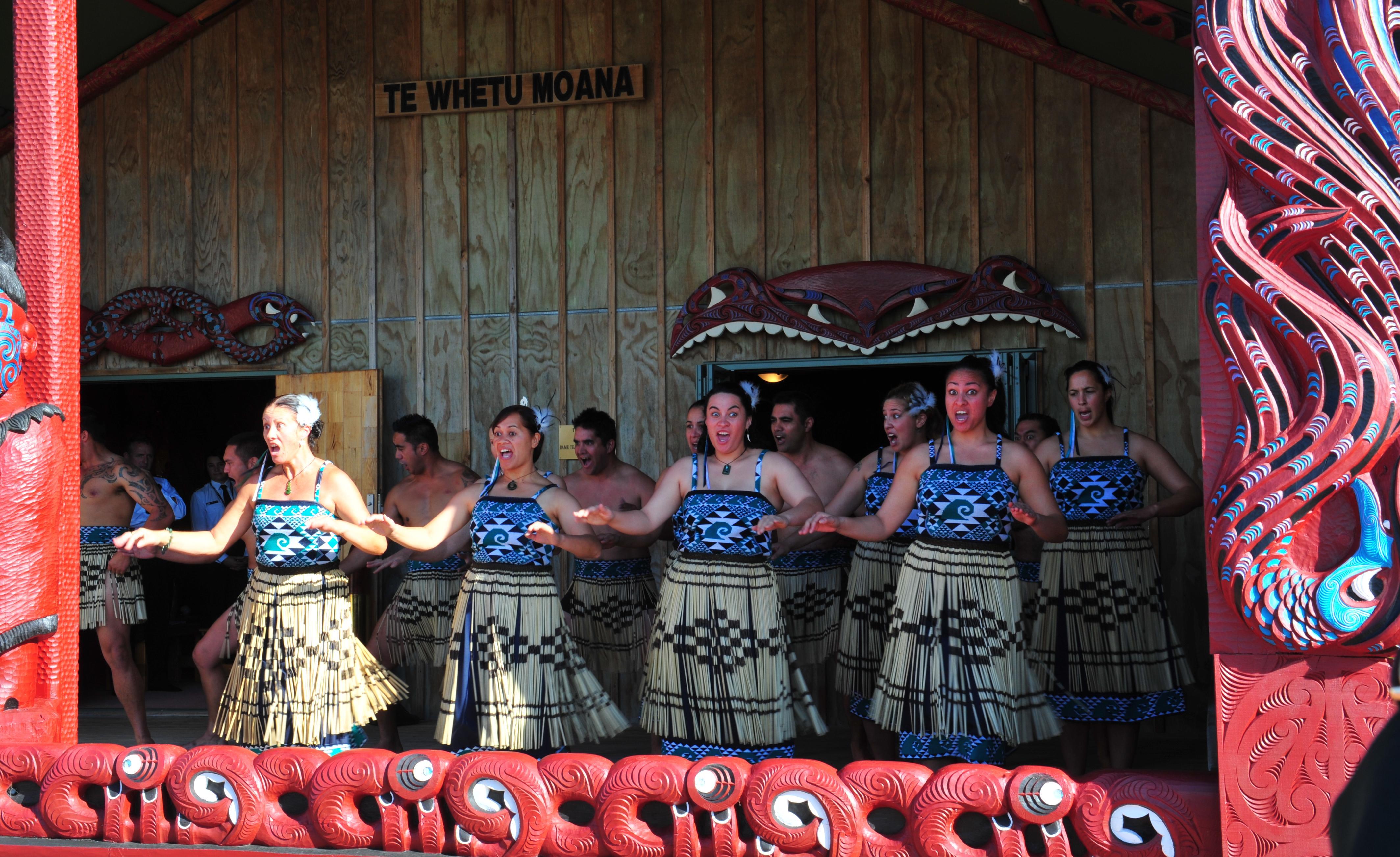 原来毛利族欢迎仪式并非简单寒暄,震撼体验颠覆你的想象