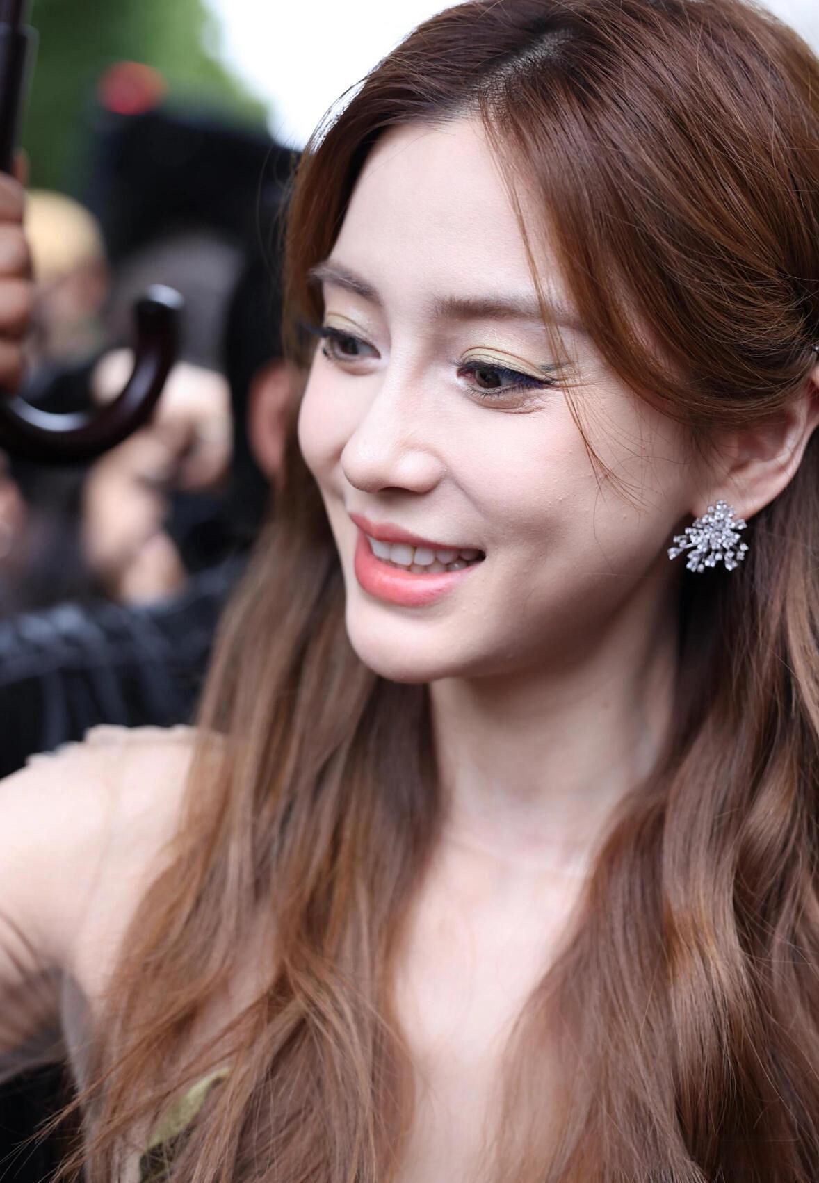 虽然看脸的状态已经有些皱纹了,但并不妨碍依旧是大美女这个事实!