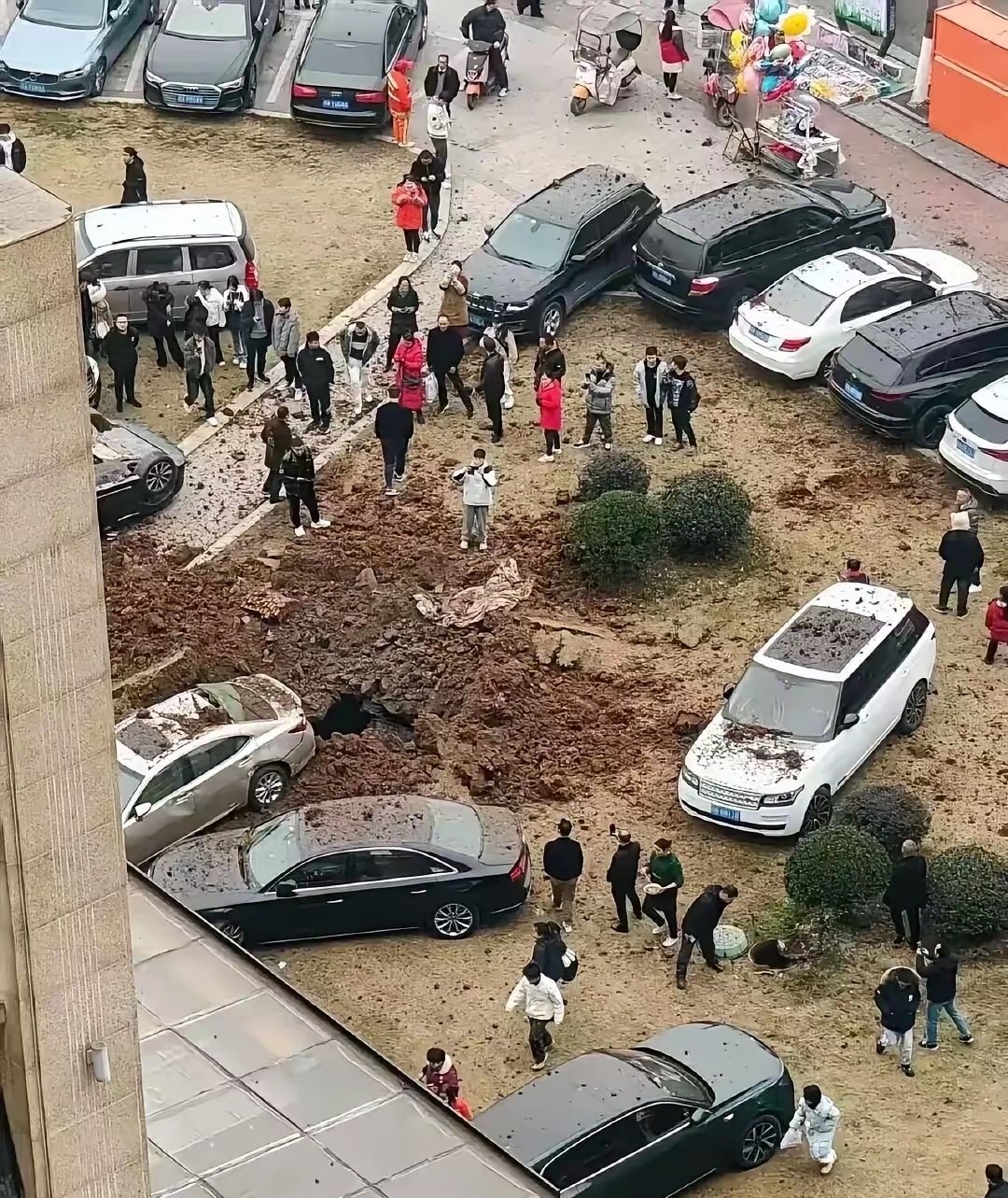 柳海平被炸现场黑社会被砸豪车豪宅被一群人砸了凯欣豪园爆炸四川江油