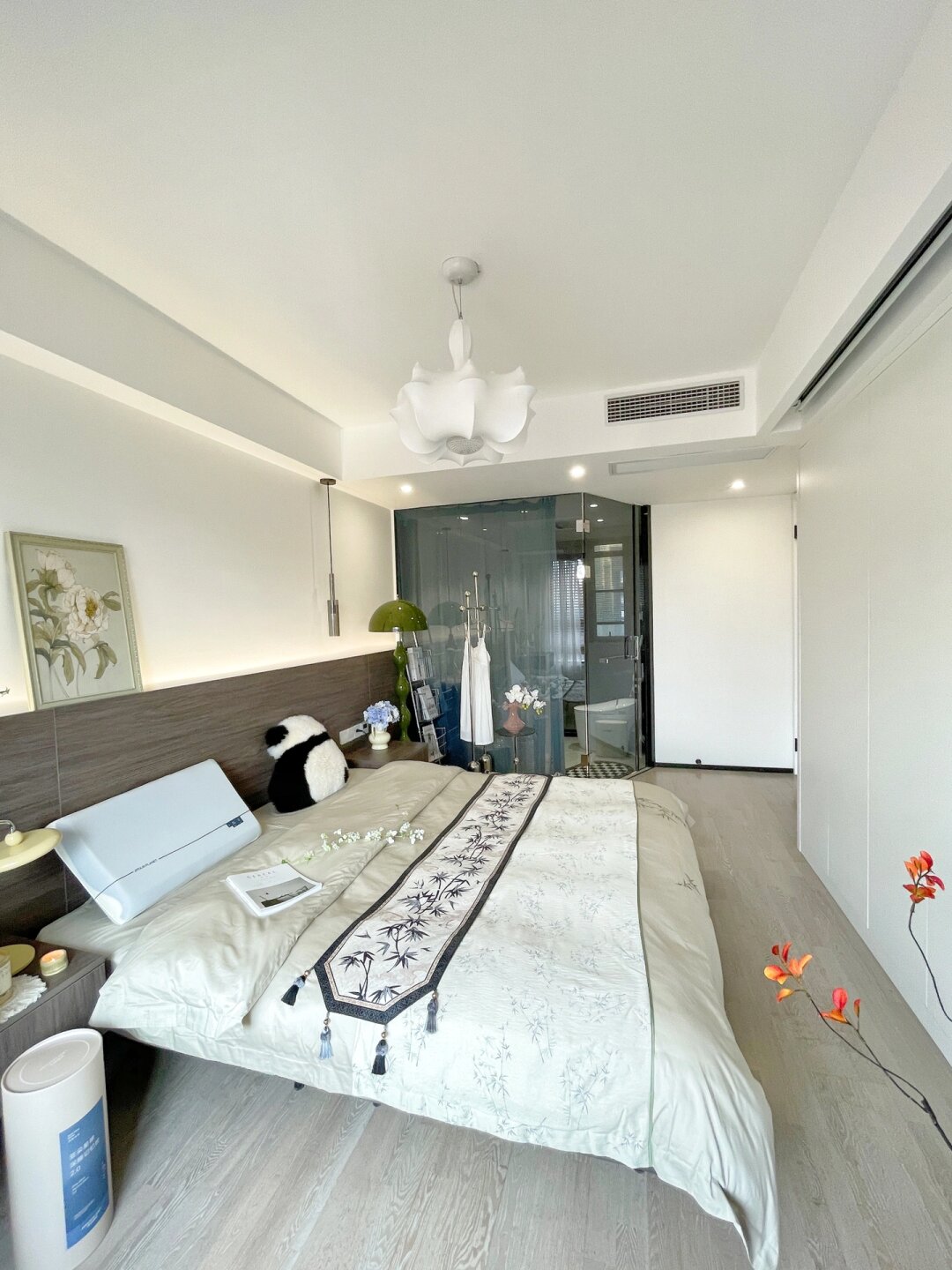 卫生间门对着床怎么办一招解决 相信大家主卧都有卫生间门对着床的