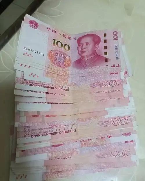 家门口莫名现4000现金,这位业主懵了,究竟是咋回事?