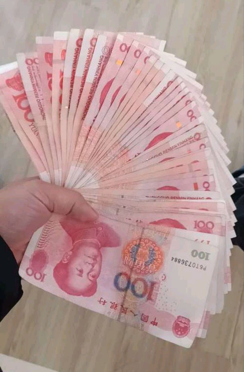 家门口莫名现4000现金,这位业主懵了,究竟是咋回事?