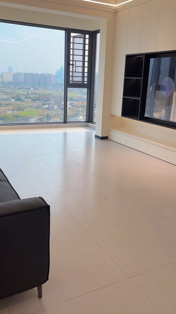 4米开间的客厅,没有复杂造型,看着明亮宽敞!