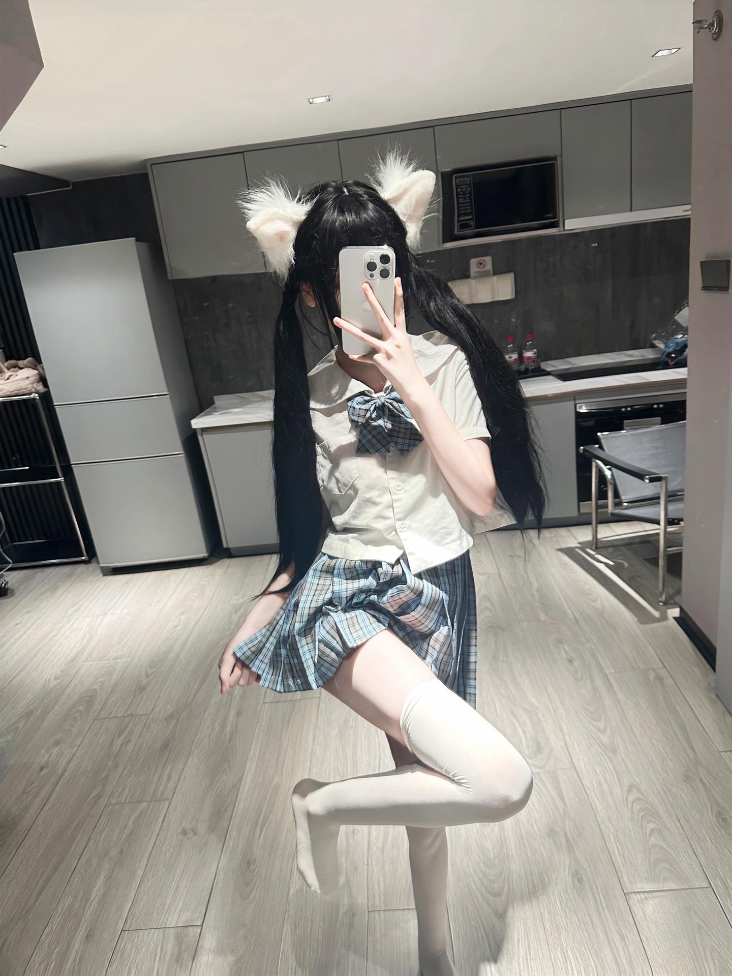 白丝jk小萝莉,猫耳白丝绝对领域太有反差感了