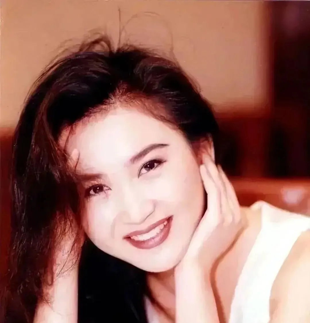 被观众朋友评为最具风情万种的几位女明星温碧霞张曼玉倪妮