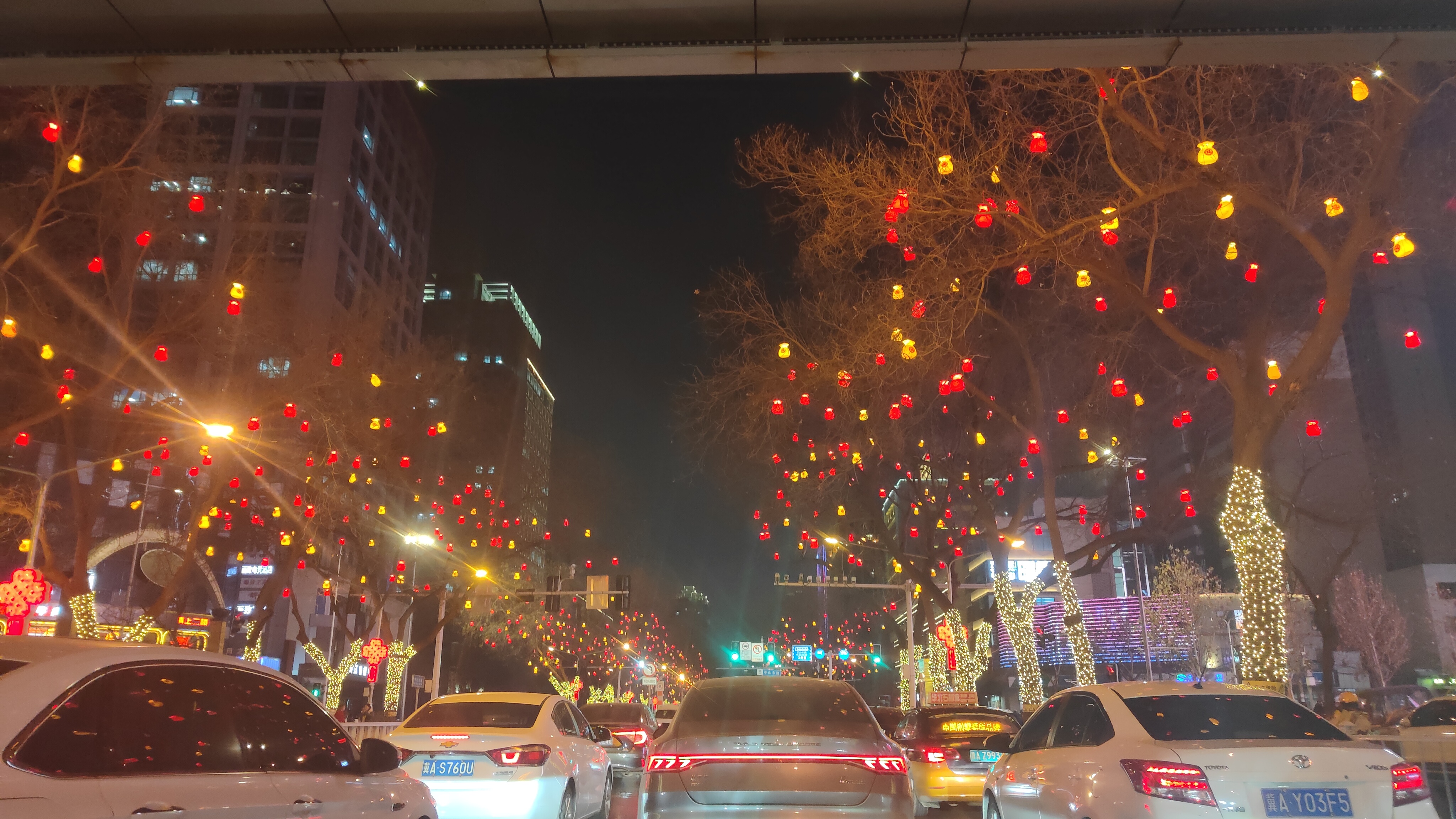 这几天的石家庄市区 一到下午五点 基本堵成一锅粥