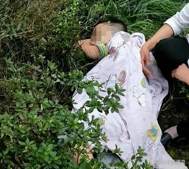 回顾:重庆一10岁女童在家暴打1岁弟弟,从22楼扔下