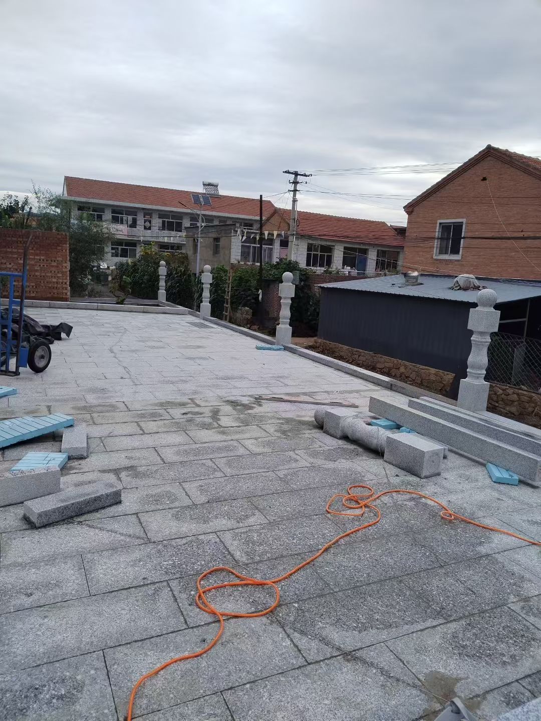 自家用的石头阳台柱护栏