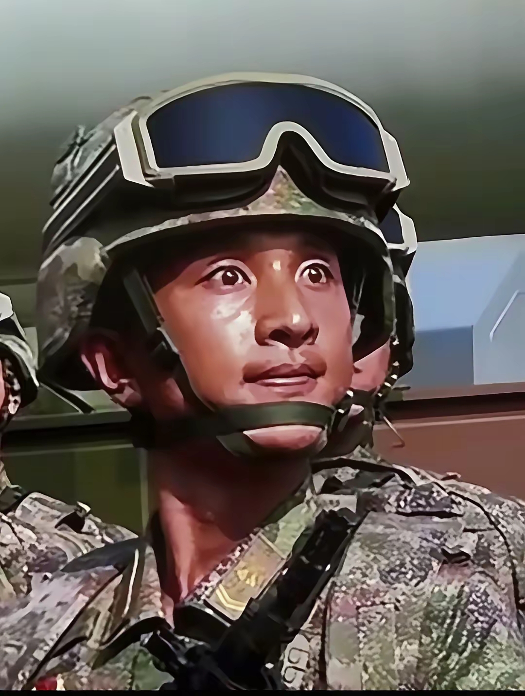 你的眼睛太美了,像夜空中的星星那样神采明亮,并且