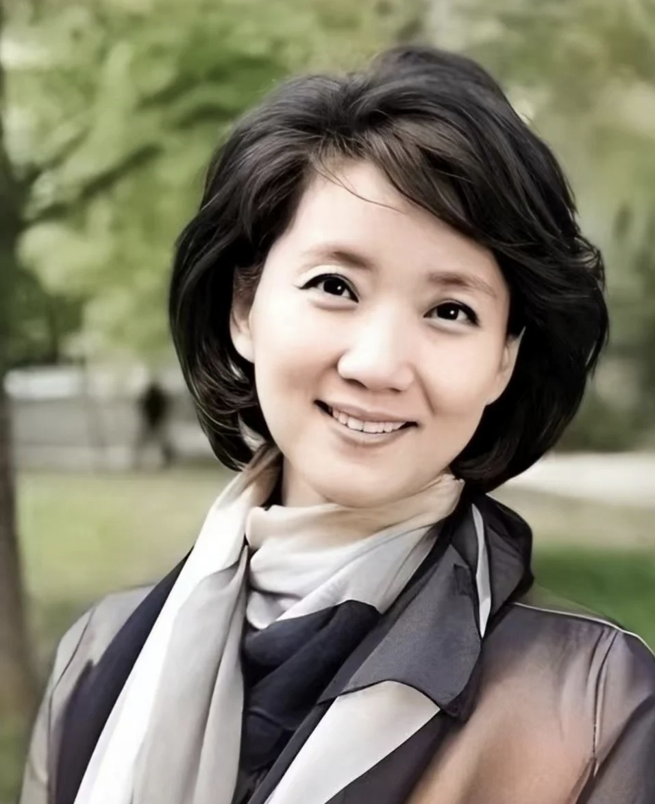 蕞美主持人,42岁改嫁省委书记,一生无儿无女,丈夫官至副国级 	 李修平