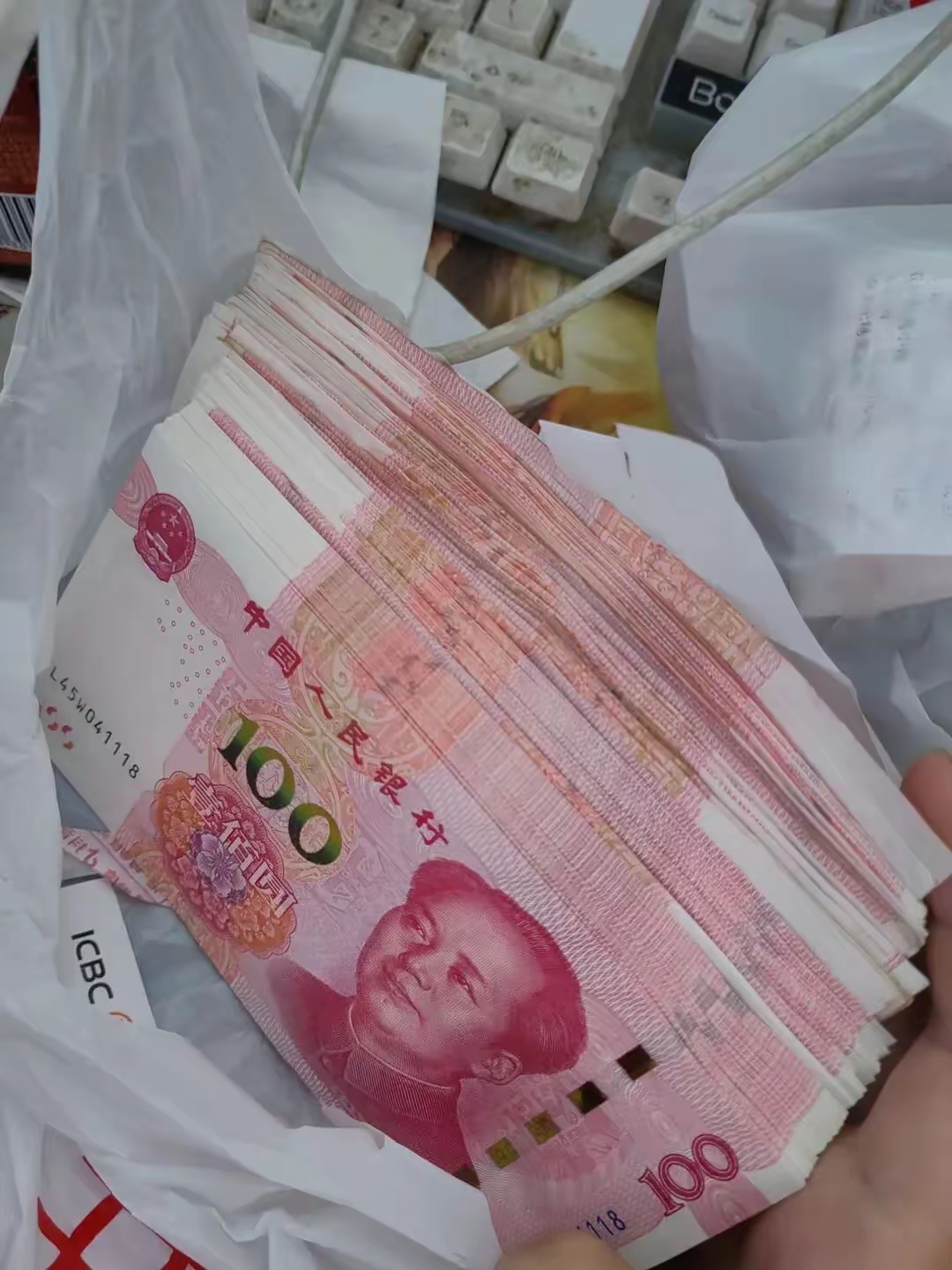 2元 2存款30万一年利息5700元每天156元
