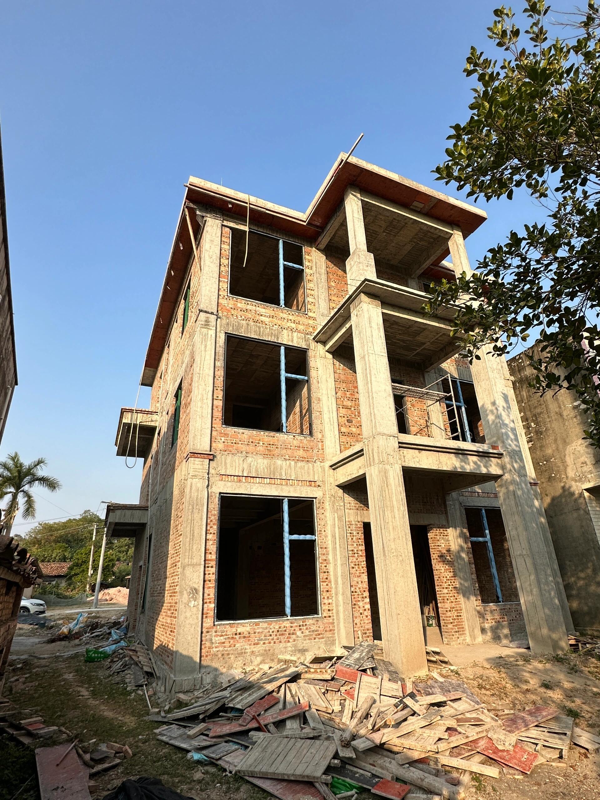 楼房中的柱子罗马柱自建房效果图农村自建房根基建好的样子建房子三层