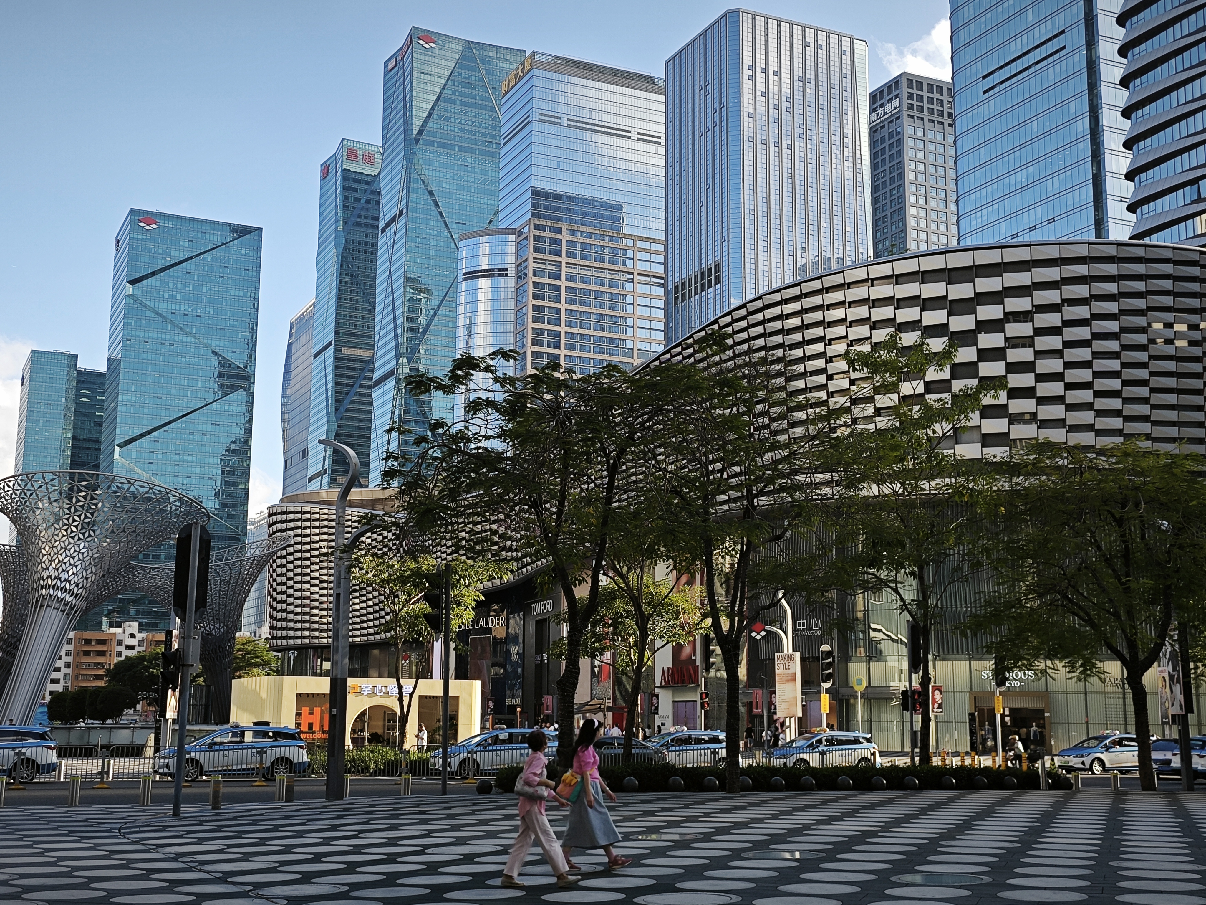 这里是深圳cbd摩天高楼最密集的区域,但在大约几年前,这里还是深圳市