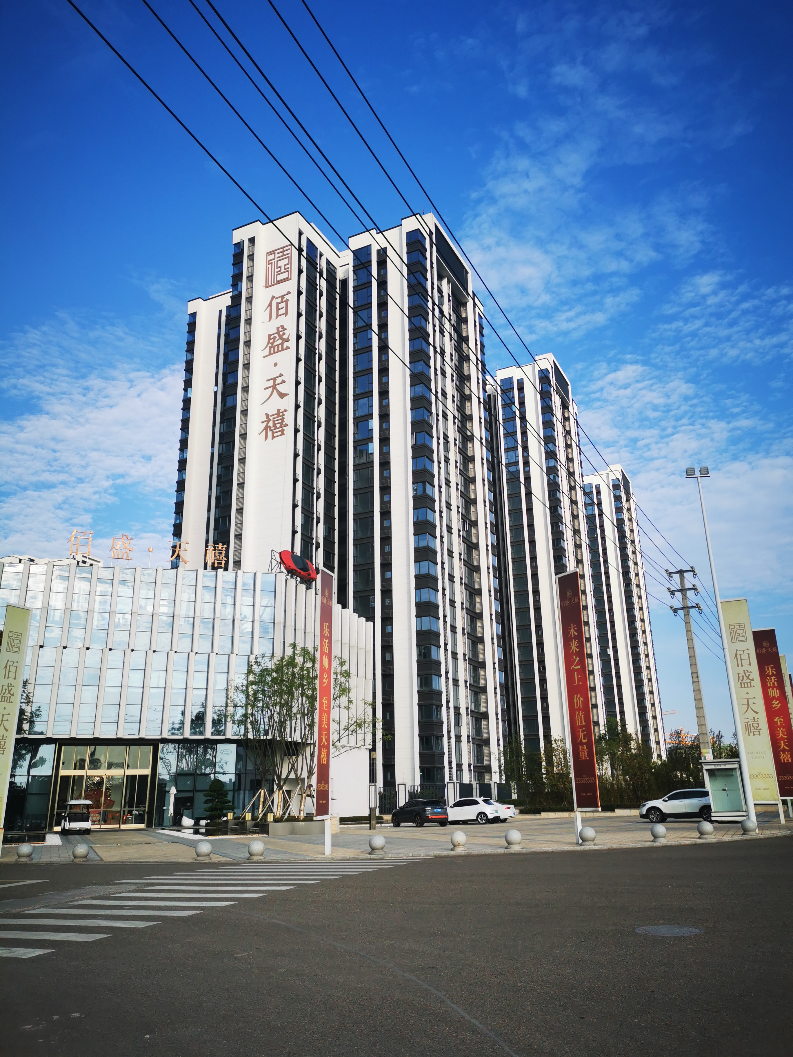 有网友提出一个问题,在小县城待一辈子有出息吗?