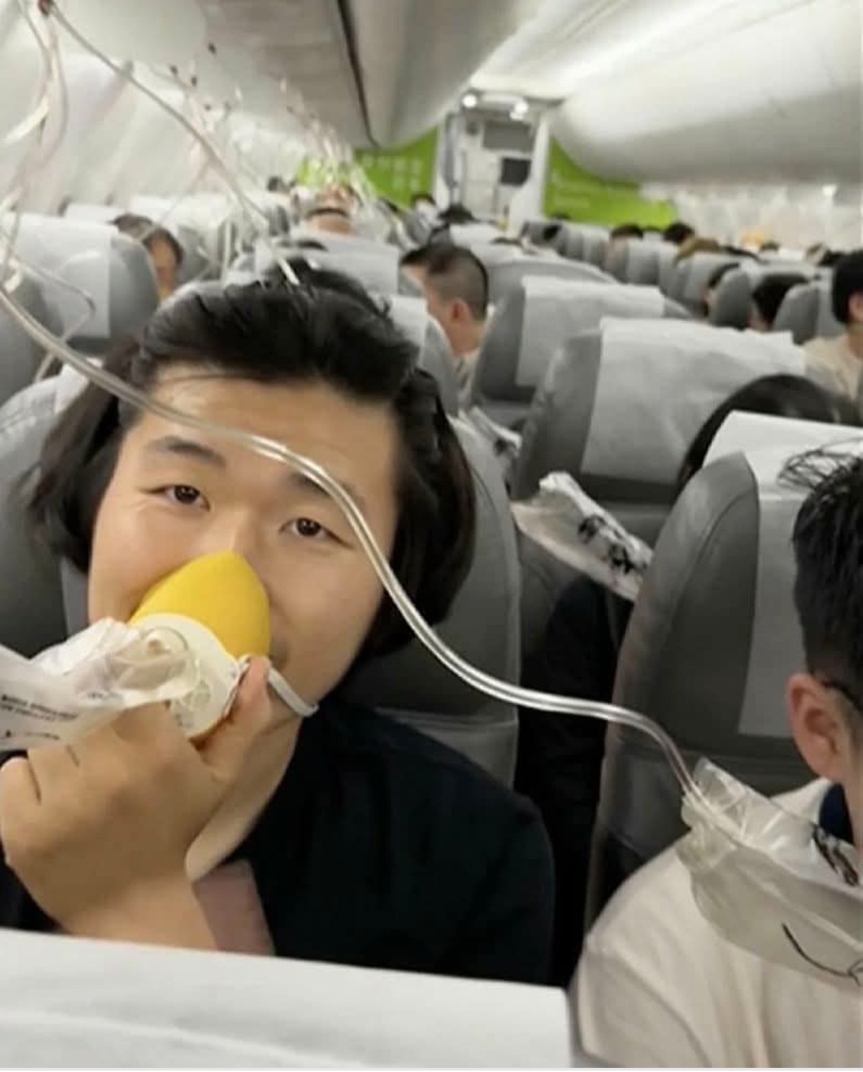 飞机乘客写告别信 "空姐哭着喊着要戴上氧气面罩,说飞机故障了,"6月30