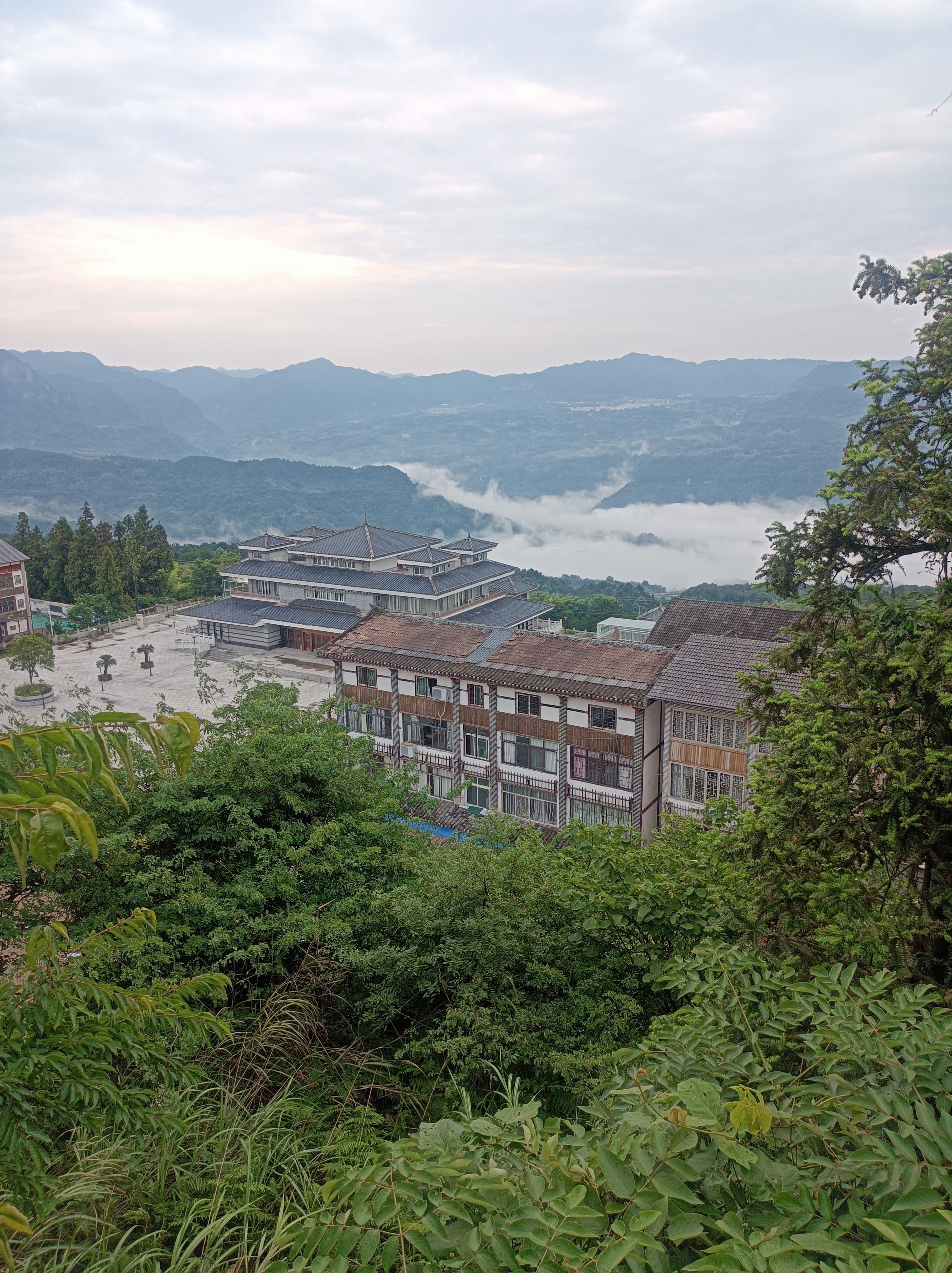 注释: 鼓瑟:中国古老的汉族乐器,鼓与瑟低╄髀ド焦劬扒 ,容县望君山