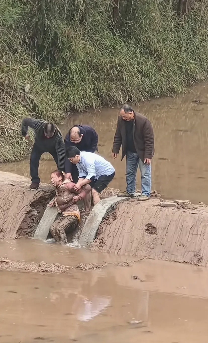 一位远嫁的女子,和婆家人起了争执后,陷入了孤立无援的境地